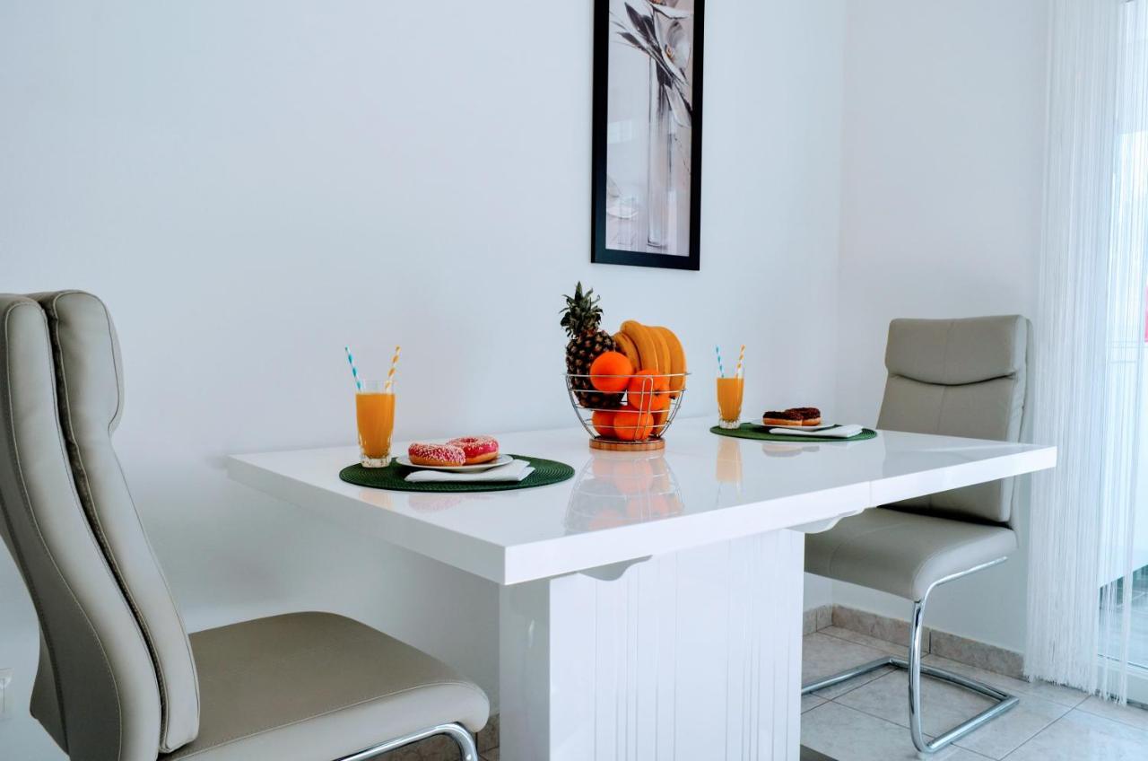 Mihaela Studio Apartmans 150M Near The Beach Kastela Dış mekan fotoğraf