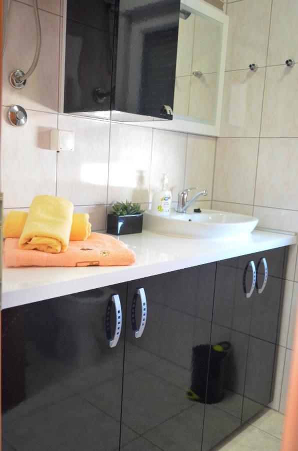 Mihaela Studio Apartmans 150M Near The Beach Kastela Dış mekan fotoğraf