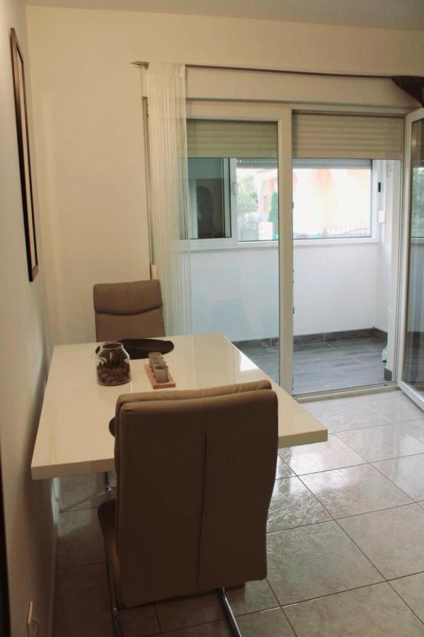 Mihaela Studio Apartmans 150M Near The Beach Kastela Dış mekan fotoğraf