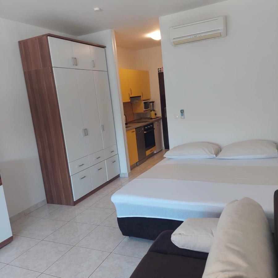 Mihaela Studio Apartmans 150M Near The Beach Kastela Dış mekan fotoğraf