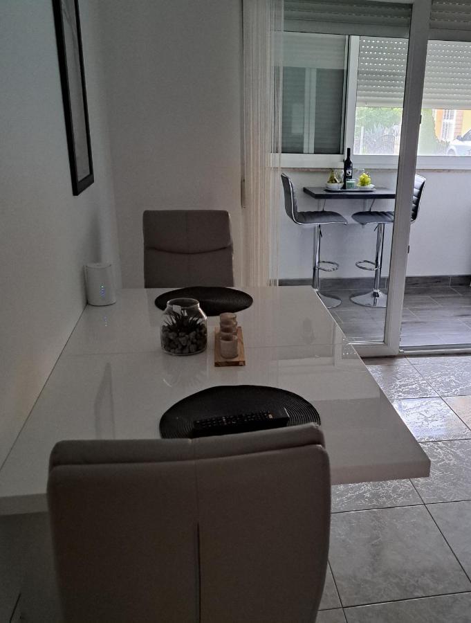 Mihaela Studio Apartmans 150M Near The Beach Kastela Dış mekan fotoğraf